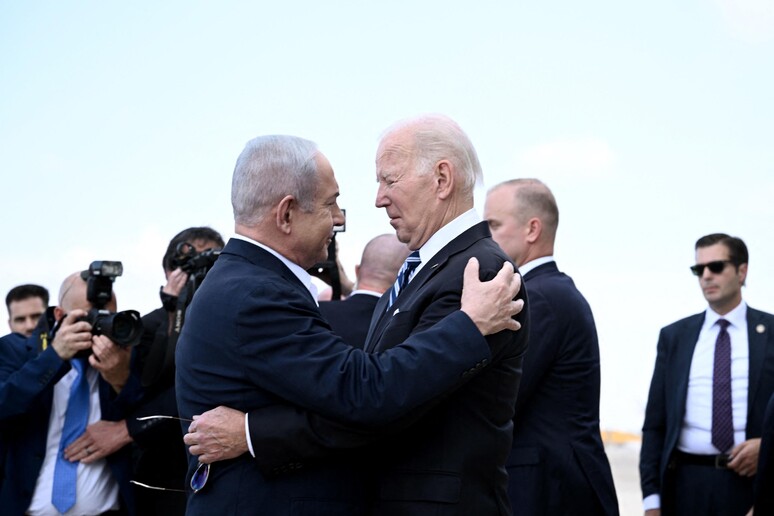Il presidente americano Joe Biden (a destra) e il premier israeliano Benjamin Netanyahu © ANSA/AFP